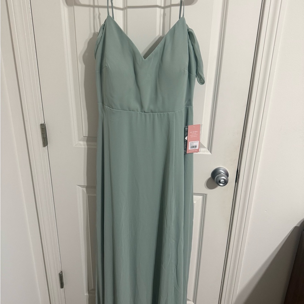Elegant Green Spaghetti Strap Dress